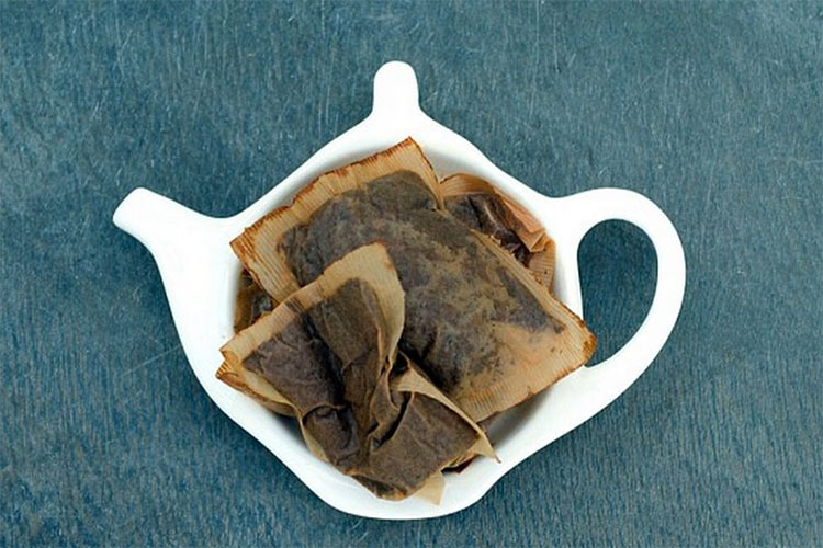 8 способов использования чайных пакетиков после приготовления чая