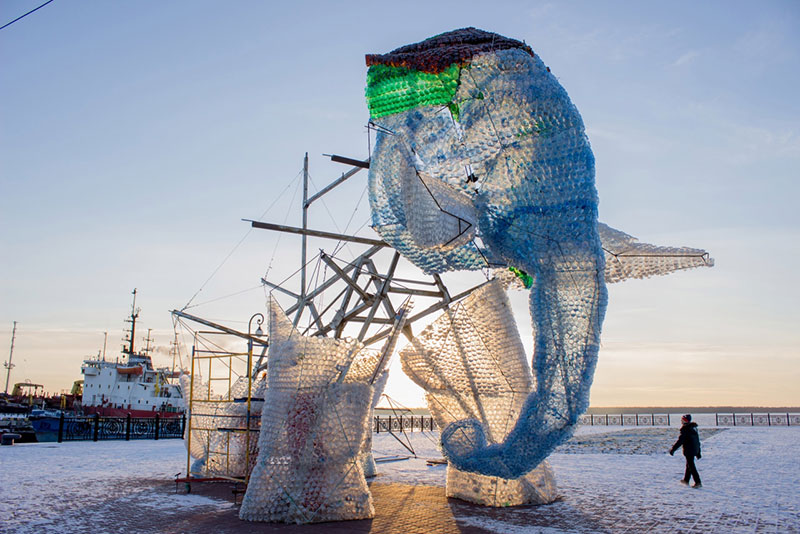 Слон из пластиковых бутылок появился в Архангельске. МУзей МУсора "МУ МУ"